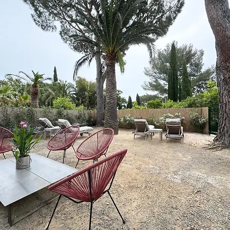 Sur Terrasse Et Jardin Privatif 400m De La Et Des Commerces * Cavalaire-sur-Mer